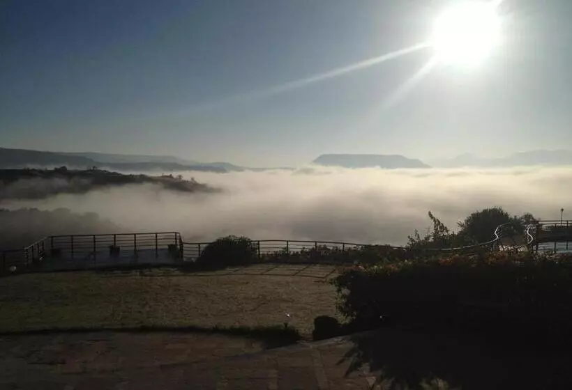 ホテル Upper Deck Resort   Stay And Relax At The Highest Peak Lonavala