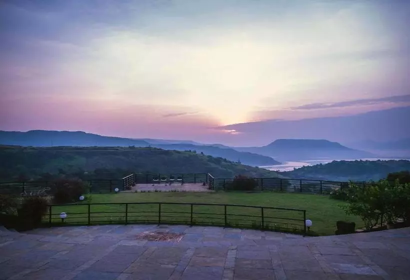ホテル Upper Deck Resort   Stay And Relax At The Highest Peak Lonavala