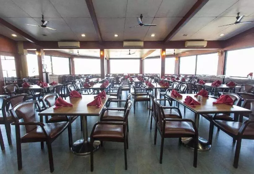 ホテル Upper Deck Resort   Stay And Relax At The Highest Peak Lonavala