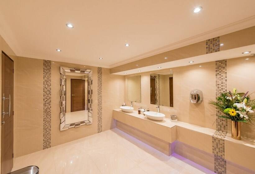 The Victoria Hotel & Source Spa