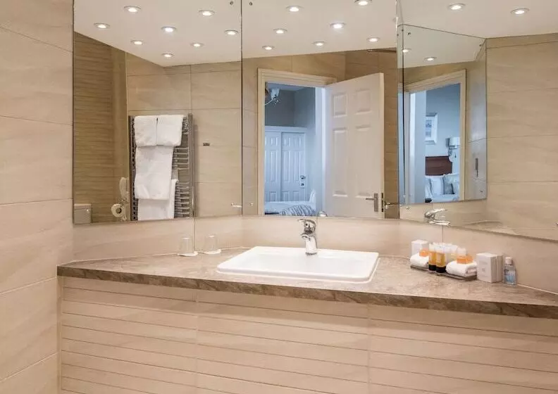 The Victoria Hotel & Source Spa