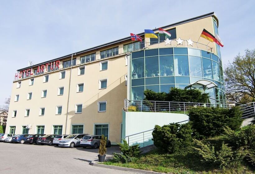 فندق Artur