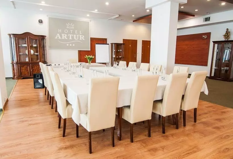 Отель Artur