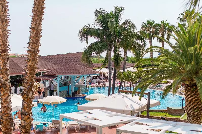 Hotelli Valtur Il Cormorano Resort & Spa