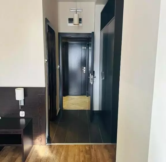 هتل Lucic Rooms & Suites