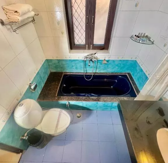 Отель Sea Hawk Hill Resort A Luxury Boutique Resort, 20 Km From Nainital