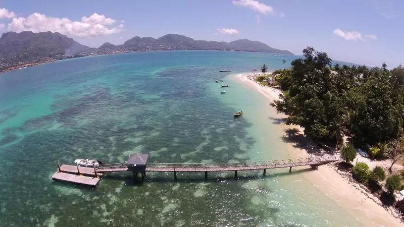 استراحتگاه L Habitation Cerf Island