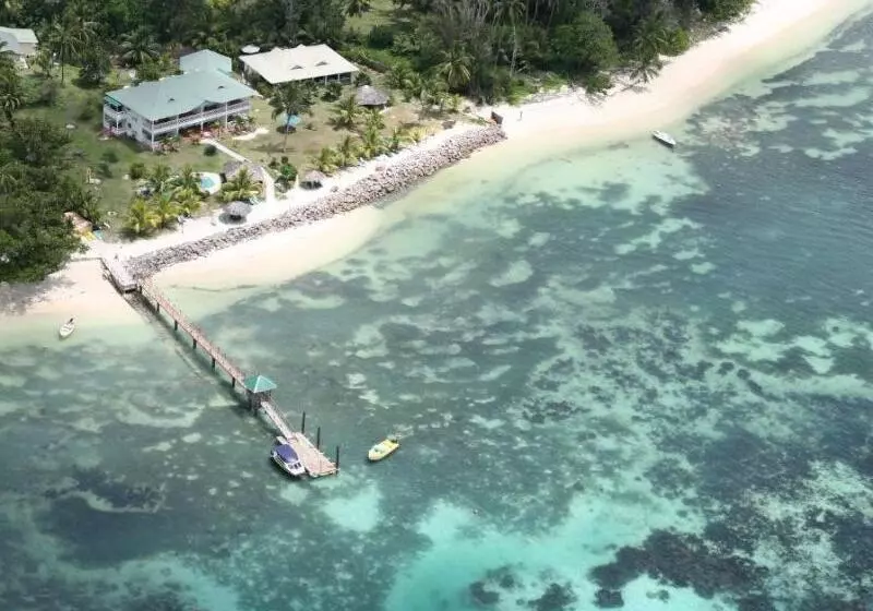 استراحتگاه L Habitation Cerf Island