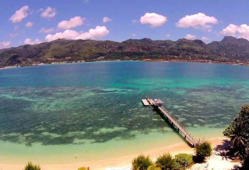 استراحتگاه L Habitation Cerf Island