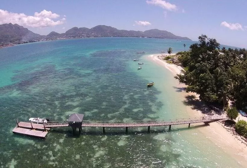 استراحتگاه L Habitation Cerf Island