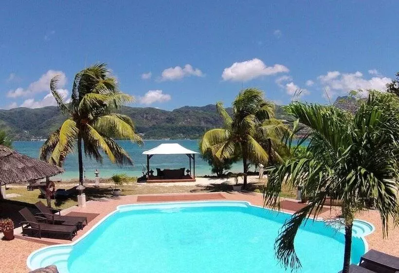 استراحتگاه L Habitation Cerf Island