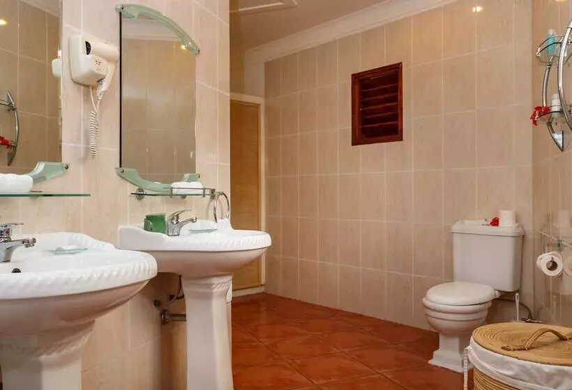 استراحتگاه L Habitation Cerf Island