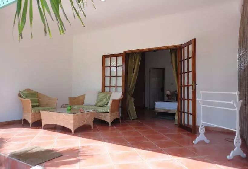 استراحتگاه L Habitation Cerf Island