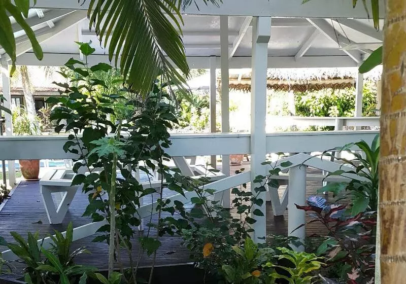 استراحتگاه The Black Pearl Beach Side Apartments