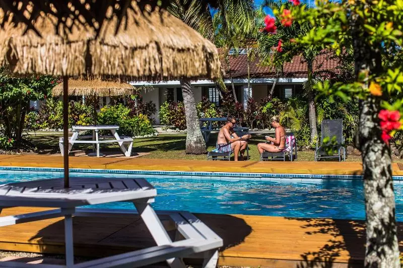 استراحتگاه The Black Pearl Beach Side Apartments