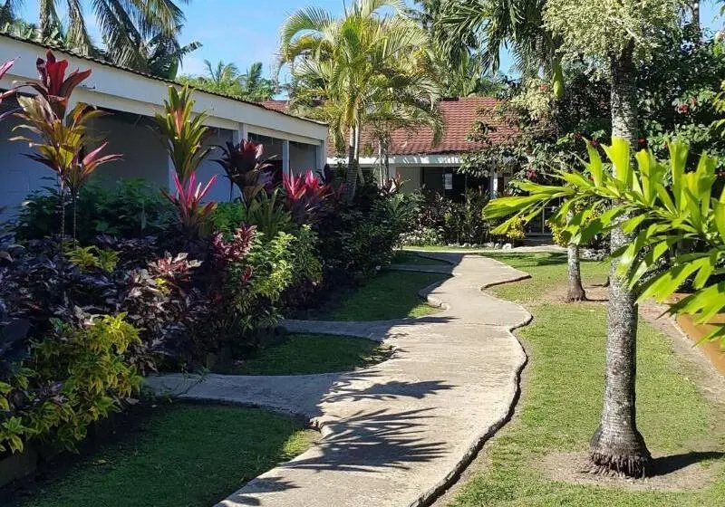 استراحتگاه The Black Pearl Beach Side Apartments