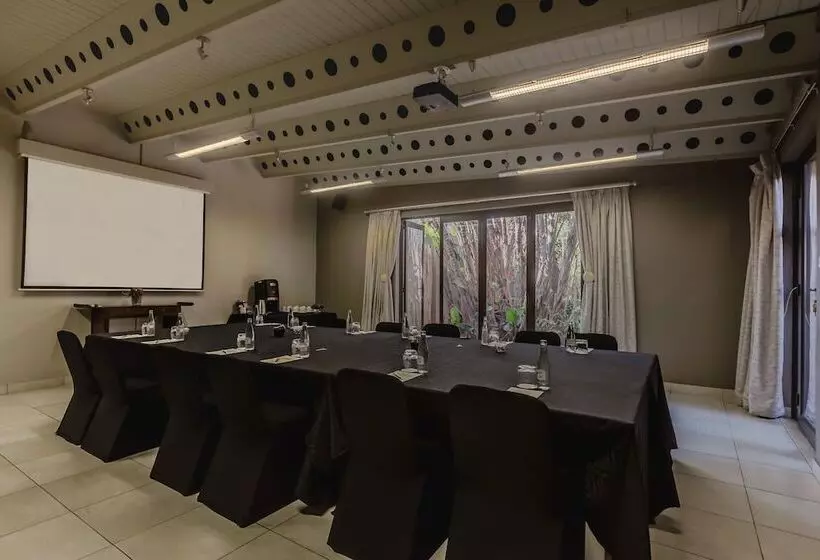 Singa Lodge Lion Roars Hotels & Lodges