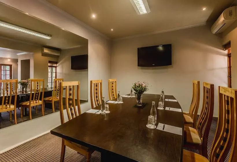 Singa Lodge Lion Roars Hotels & Lodges