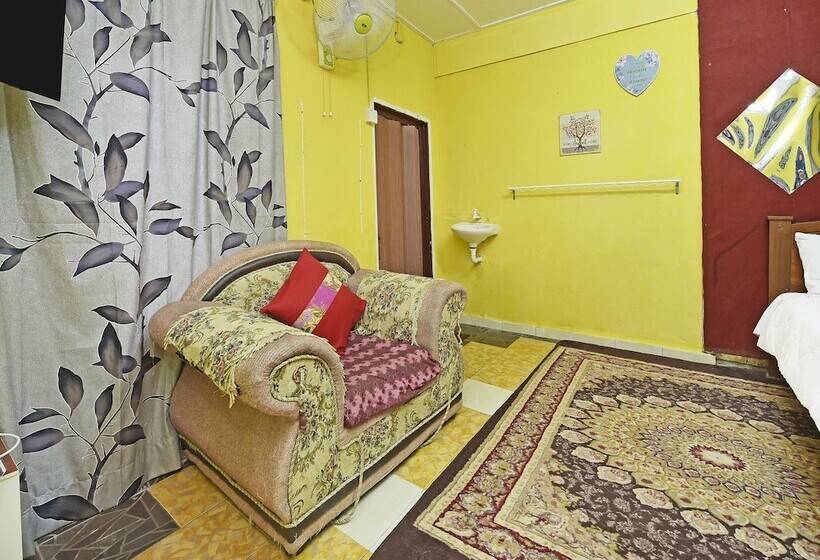 בית מלון כפרי Oyo 90519 Sibling Cottage