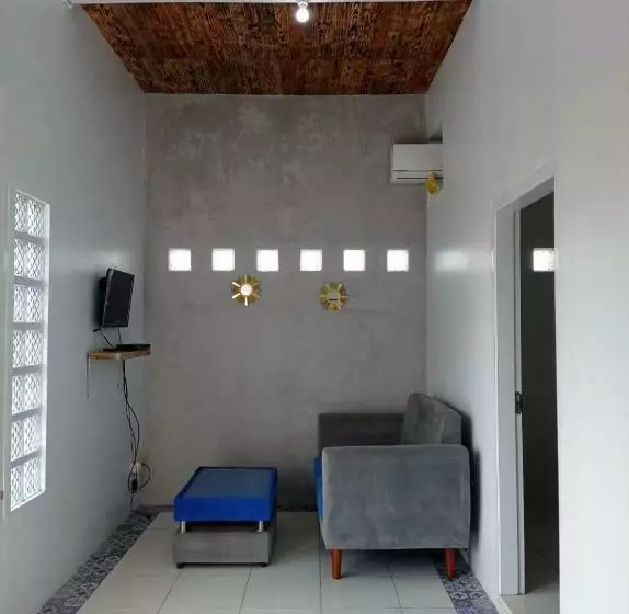 Majatalo Mommy Cafe Guesthouse