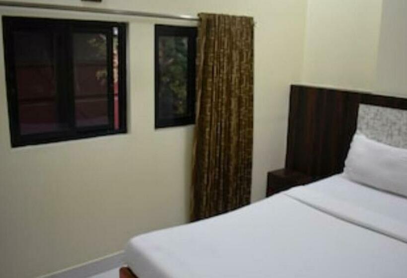 Hotel Sea View   Near Taj