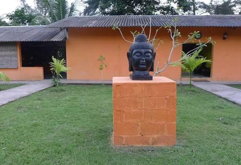 Hotelli Anugama Resort