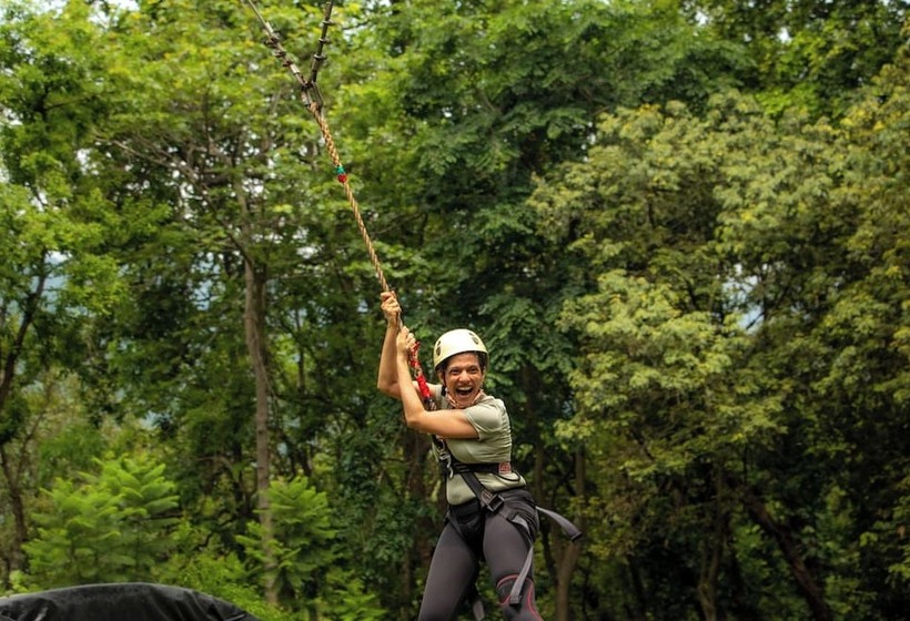 בית מלון כפרי Atali Ganga Resort, Rishikesh