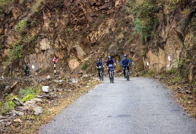 בית מלון כפרי Atali Ganga Resort, Rishikesh