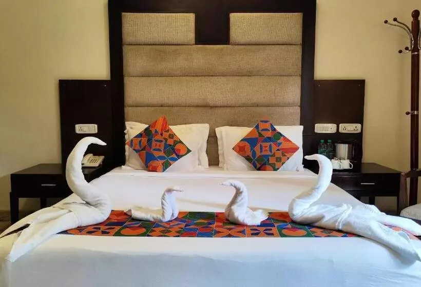 Hotel Crystal Paark Inn By Blu Orchid Groups