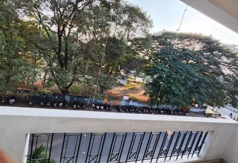 Hotel Crystal Paark Inn By Blu Orchid Groups