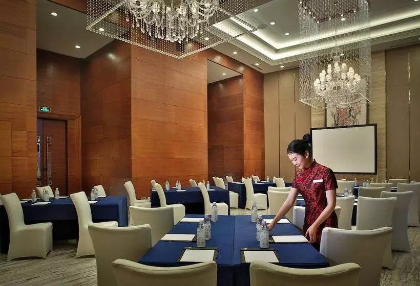 Hotel Intercontinental Sancha Lake, An Ihg