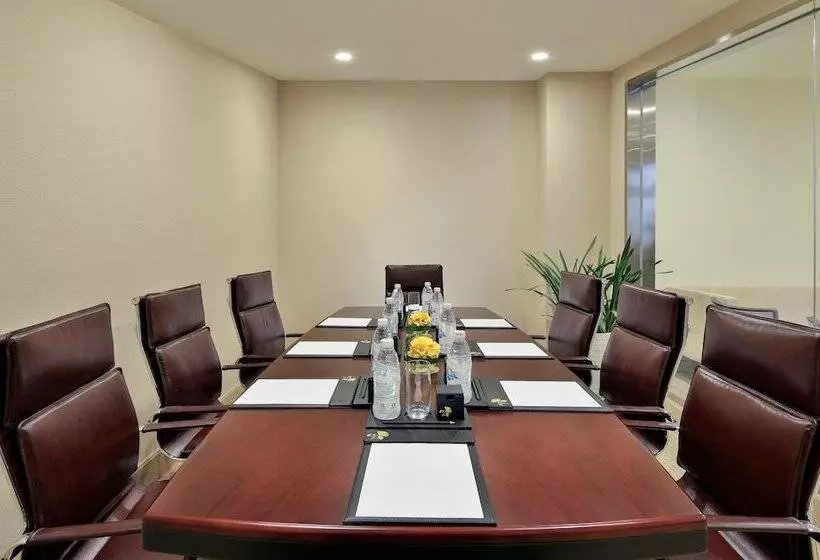 Hotel Intercontinental Sancha Lake, An Ihg