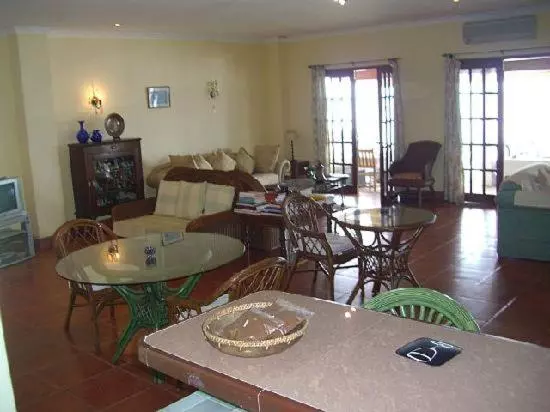 Отель Las Flores Beachside