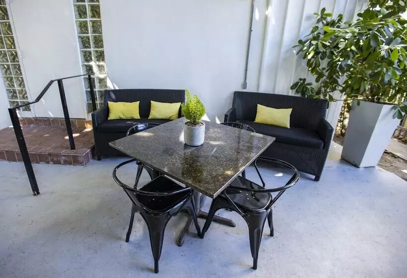 Szálloda Lincoln Arms Suites