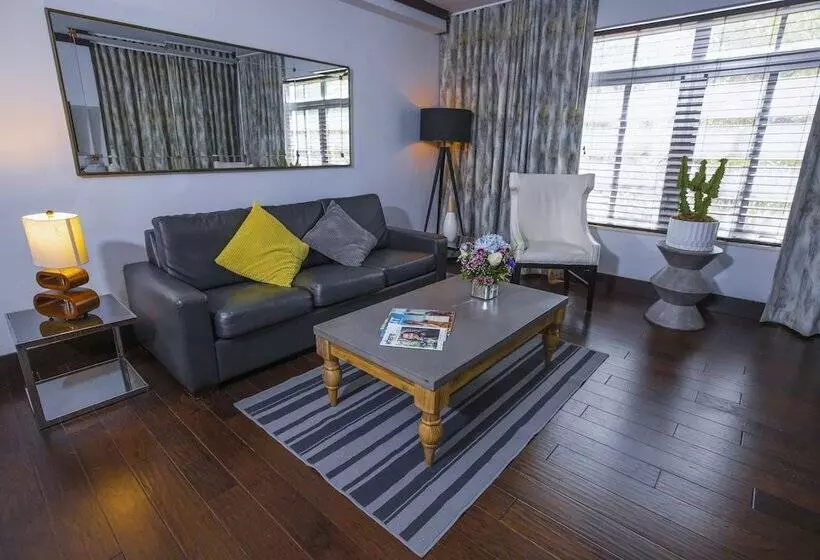 Szálloda Lincoln Arms Suites