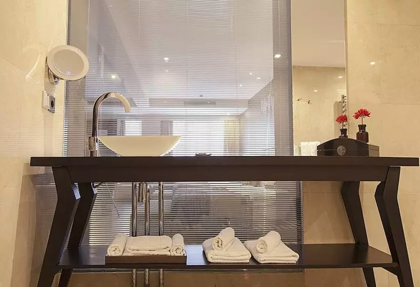 Quentin Boutique Hotel