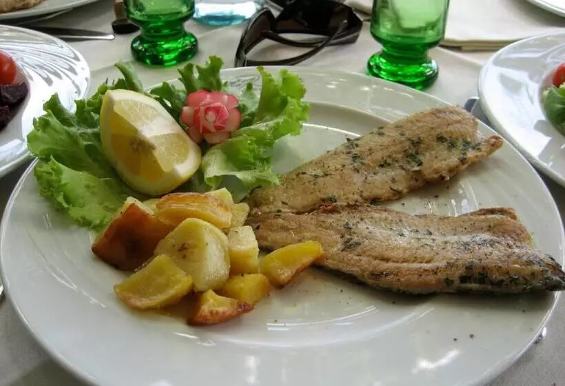 Отель Albergo Rusall