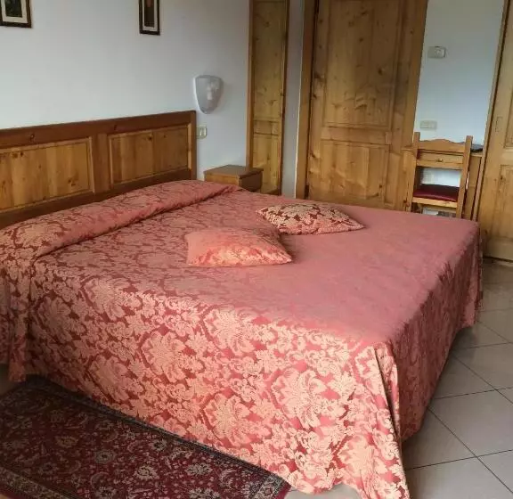 Отель Albergo Rusall