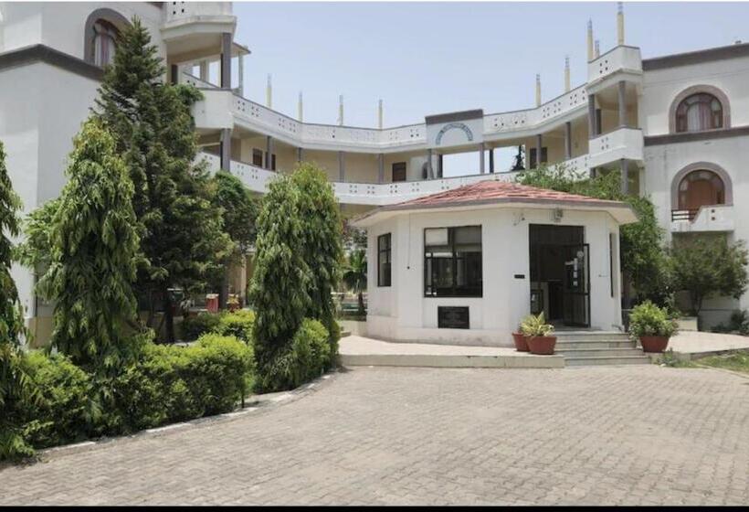 Отель Sanctuary Resort