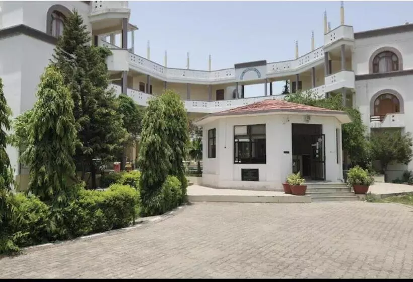 Отель Sanctuary Resort