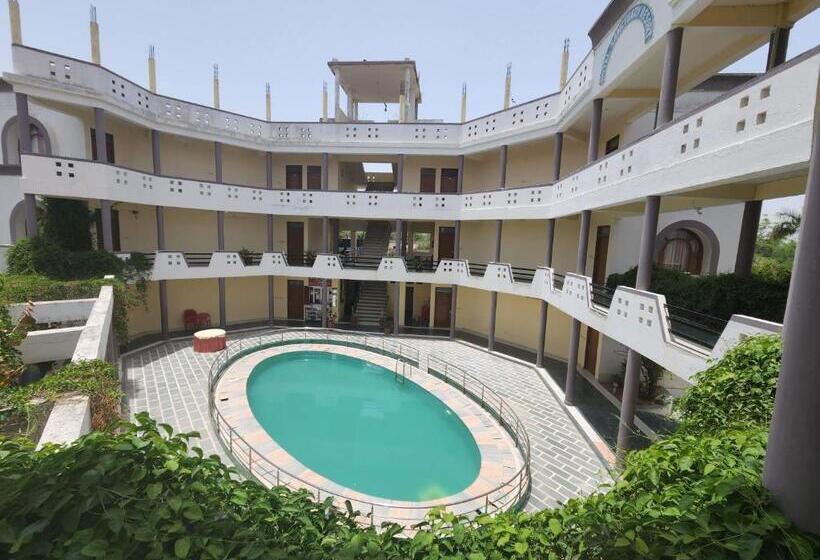 Отель Sanctuary Resort