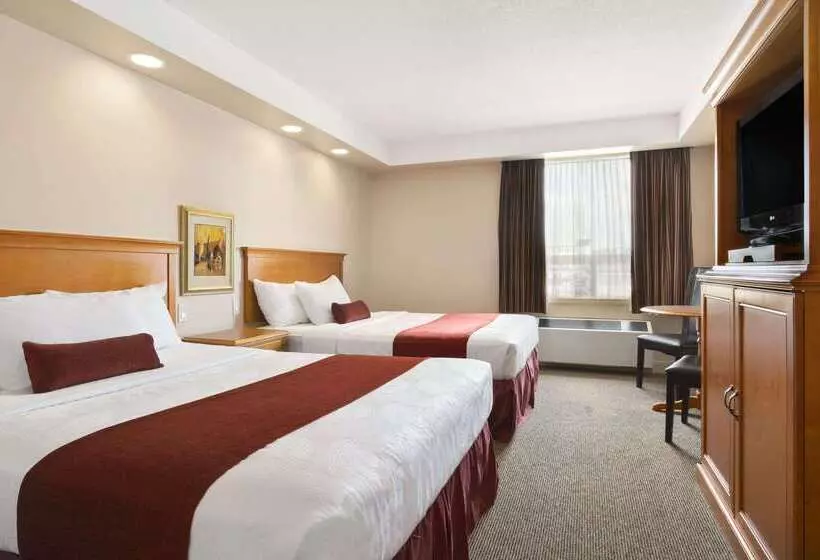 Отель Travelodge By Wyndham Spruce Grove