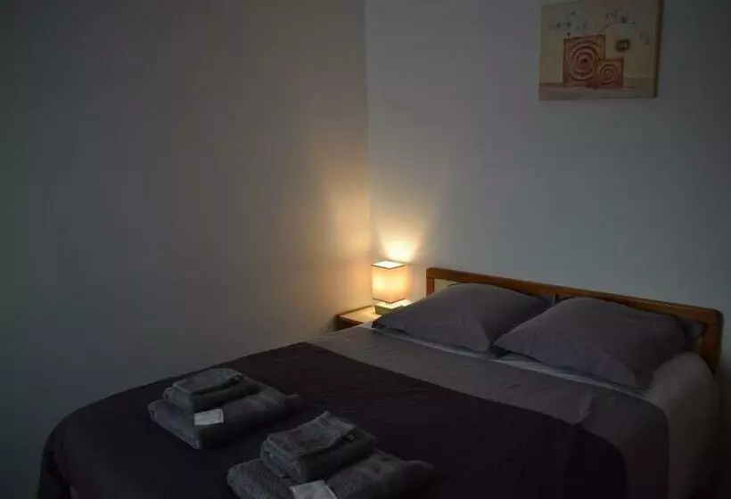 Hotelli Auberge De La Vallée De La Douve