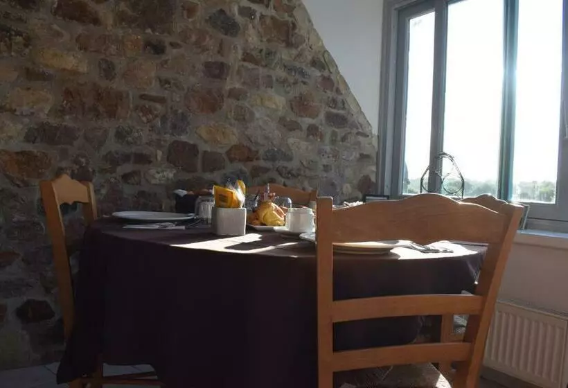 Hotelli Auberge De La Vallée De La Douve