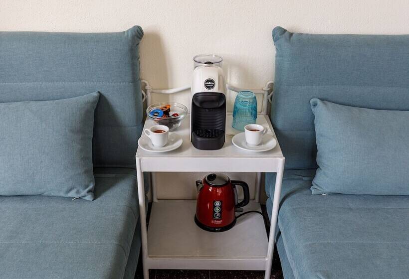 펜션 Onlyrooms Iv   Sea View & Free Parking