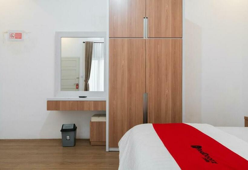 بنسيون Reddoorz Syariah At Jalan Andalas Padang