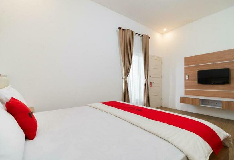 بنسيون Reddoorz Syariah At Jalan Andalas Padang