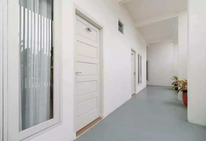 Majatalo Reddoorz Syariah At Jalan Andalas Padang