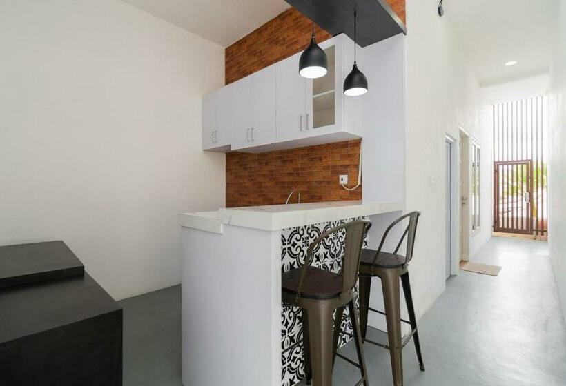 بنسيون Reddoorz Syariah At Jalan Andalas Padang