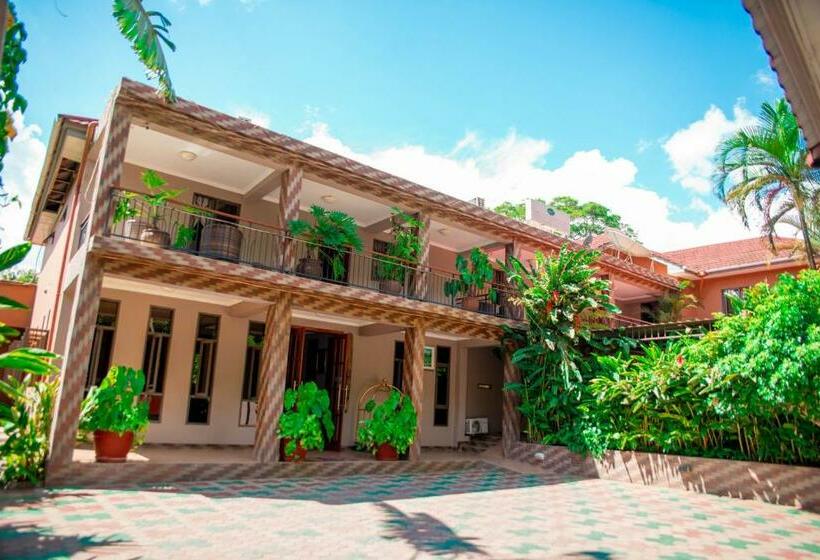 호텔 Lush Garden Business